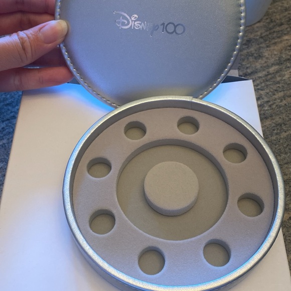 Pandora Disney 100 exclusive charm box - Picture 2 of 3